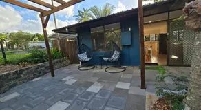 Pet-Friendly Tropical Yard Walk to Rainbow Beach - Image 2