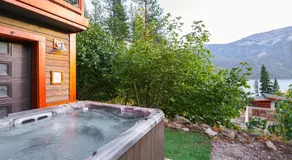 Hot Tub & Stunning Mtn Views! Lake Wenatchee Home - Image 5