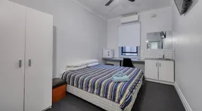 Broadway Hotel - Image 2