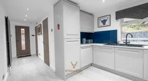 Stag & Stay- Waterlillie - Contractor friendly, Fast WiFi - Image 3