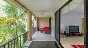 3rd-floor space with modern décor recently renovated viewing over pool in Coco - Image 5