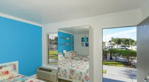 Waterfront, Heated Pool, Huge TV, Tiki Bar & Grill - Image 2