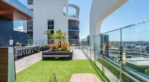 Modern 2 Bedroom Apartment with Parking South Brisbane - Image 5