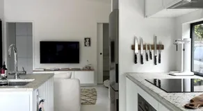 Little Lani - Modern Beach Shack - Image 3