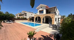 Emerald Seafront Residence - Image 5