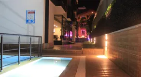 Retro Star Suites - Image 3