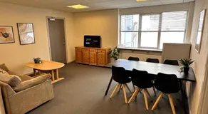 City 6-bedroom, private parking. - Image 5