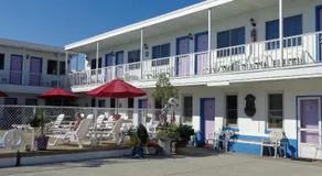 Fountain Motel - Image 5