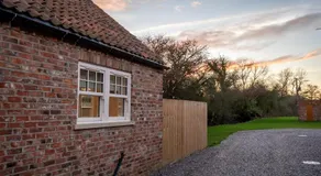 Luxury barn with private wood fired hot tub - Image 4