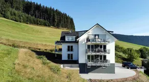 Merveilleux appartement adapté aux familles avec internet haut débit, terrasse et jardin | Vue ville - Image 3