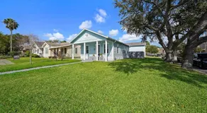 Luxury Designer Coastal Villa Bright Beautiful - Image 4
