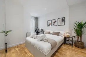 Bright & Modern Apartment near Canary Wharf - Image 2