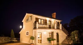 Gorgeous Pool Villa with a fenced garden - Image 5