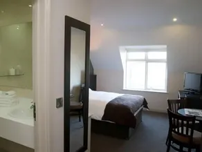 Dinn Rí Hotel - Image 2