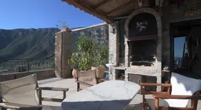 Stone house with panoramic view - Image 3