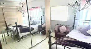 Private room with en-suite and private entrance - Image 2