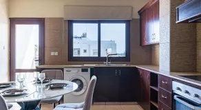 Modern 2-Bedroom Apartment with Balcony & WiFi - Image 4