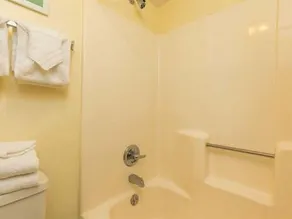 Whaler 6D - Image 1