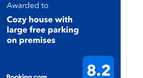 Cozy house with large free parking on premises - Image 5