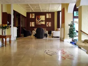 Ascot Hotel - Image 5