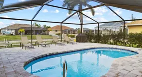 Casa Bella- Upgraded Waterfront Residence in Cape Coral with Heated Pool and Free Bikes - Image 3