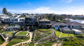 Absolute Beachfront l Couples Getaway - Image 4