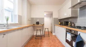 Mercy Way 4 Bedroom-6 Beds-Central Hull-Sleeps 8 - Image 2