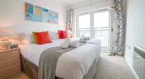 Modern 2BR Duplex-7min Oxford 14min Blenheim 15 BV - Image 2