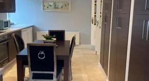 3 Bed House in Kildare Sleeps 9 with Parking - Image 4