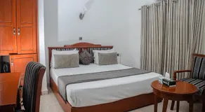 Stadium Hotel - Image 2