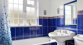 Cozy Homestay with Sea & Garden Views Ultra Fast WiFi Close to Town - Image 2