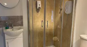 Unique, Large 2 bedroom Flat - Image 2