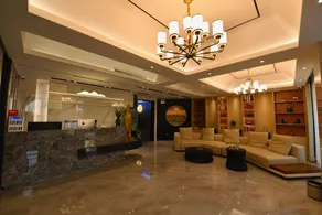 Oriental Hotel - Image 3