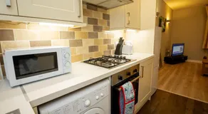Modern Spacious 2 Bed Apartment Wolverhampton with Free Secure Parking - Image 5