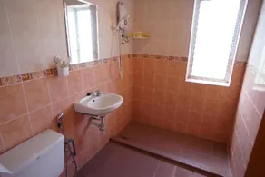 V HOTEL - Image 2