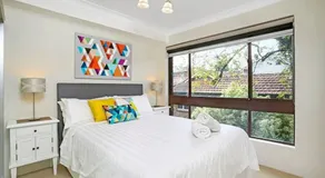 CN016-Modern Crows Nest Apartment, Easy CBD Access - Image 2
