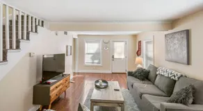 Home with Garage in DT Libertyville Near Naval Base - Image 2