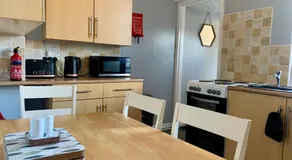 3 BDR Entire Home Sleeps Up to 5 Contractors & Families Long or Short Stay Free WiFi & Parking - Image 3