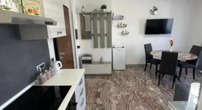Henry Suite - Image 2