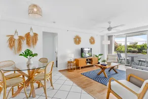 Beachfront 2-Bed with Pool, BBQ & Tennis Court - Image 3