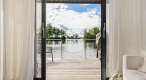 Houseboat with lake view Tango - Image 3
