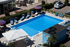 Hotel River fronte mare con piscina - Image 3