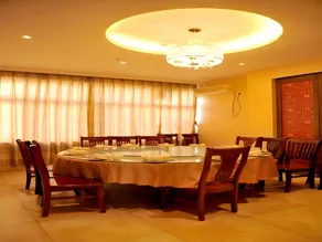 Yintian Holiday Hotel - Image 4