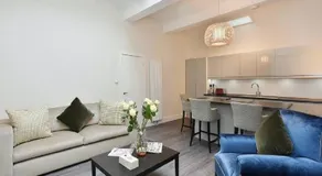 3-Bed South Kensington Flat with Outdoor Terrace - Image 2