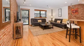 Luxury 2 Bedroom 2 Bath Townhouse in Manhattan - Image 2