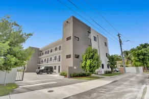 Renzzi Wynwood Apartments - Image 2