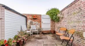 Norfolk Historic Townhouse Leap Escapes - Image 4