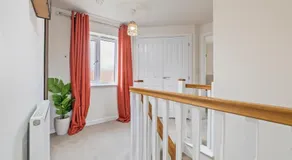 4Bed 3bath Bedford Sleeps 7 Driveway parking for 2 - Image 4