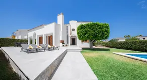 Casa Felix liegt in einem wohngebiet, mit privatem pool und garten. - Image 5