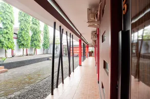 Urbanview Hotel Amarilis Sentul Bogor by RedDoorz - Image 3
